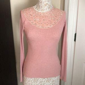Great condition JESSICA SIMPSON back key hole long sleeve top sizeS blush color